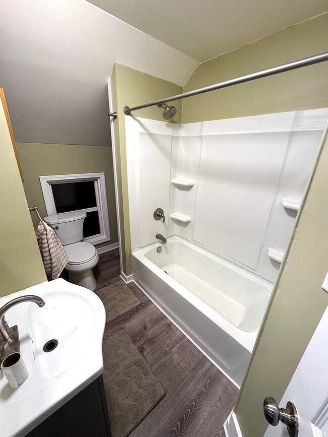 2415 S 8th St Unit Upper Unit