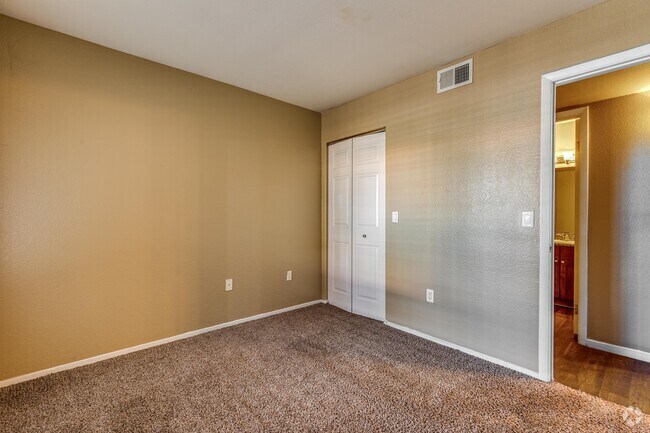 2 BR, 2 BA (clásico) - 961 SF