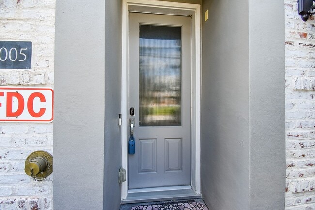 Photo - 1005 St Charles St