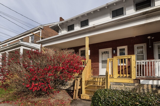 Photo - 400 East Ave