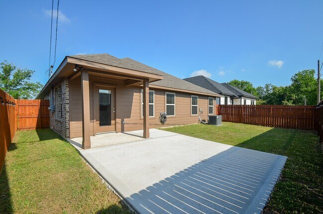 Photo - 815 Easy St