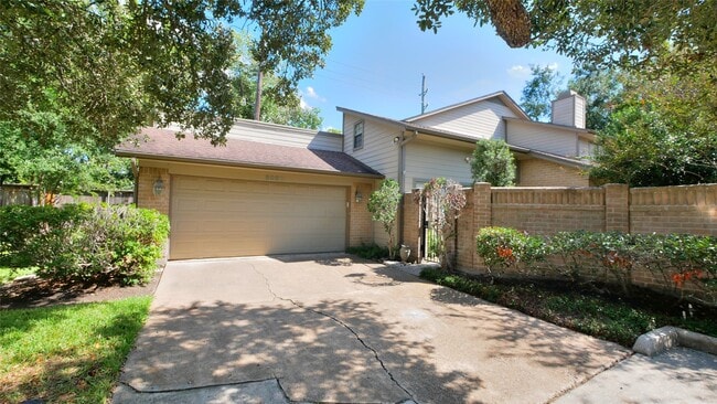 Building Photo - 8003 Oakwood Forest Dr Rental