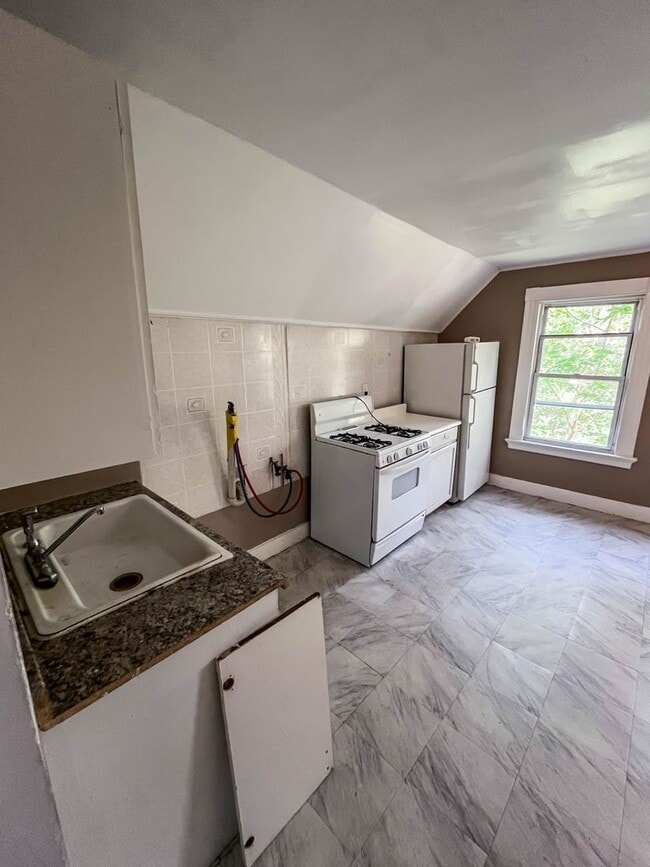 Photo - 253 Orchard St Unit 3