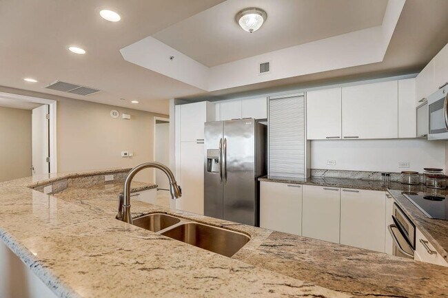 Photo - 2650 Lake Shore Dr