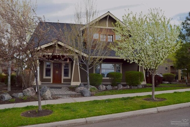 Building Photo - Large home on Awbrey Butte