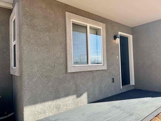 Building Photo - 324-326 W Coral Dr