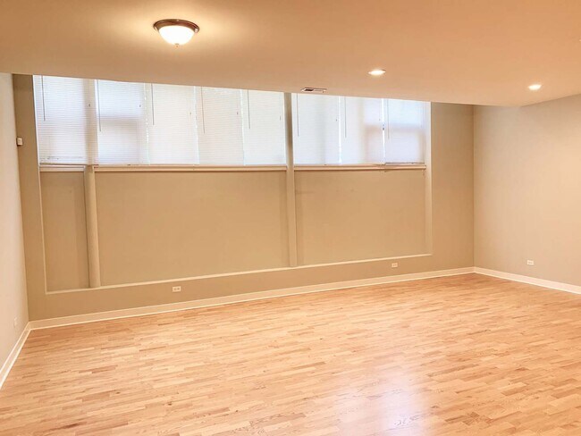 Photo - 6125 N Clark St Unit 104