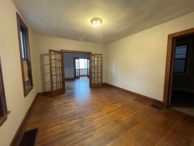 Photo - 833 German St