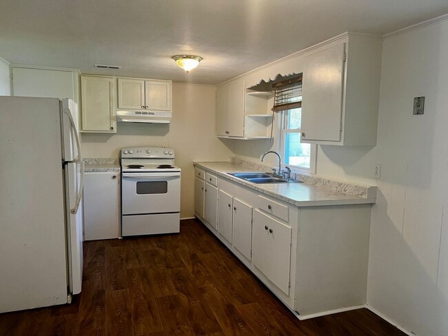 Photo - Inviting 3 Bed, 2 Bath Ranch