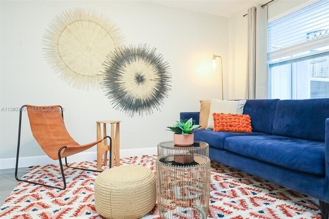 2761 SW 33rd Ave Unit 2
