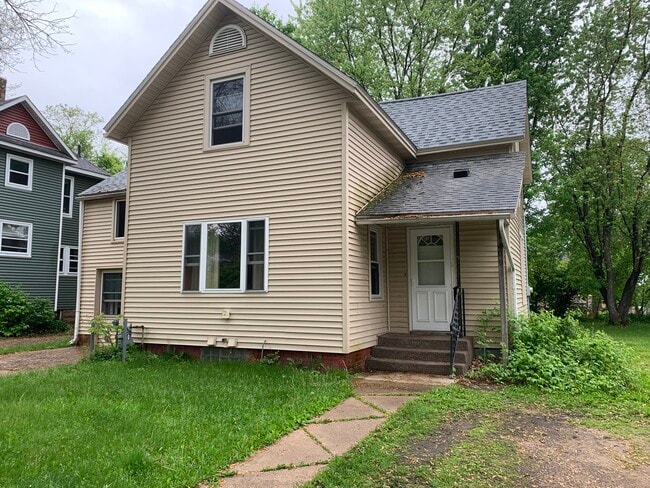 Building Photo - 1209 7th St E