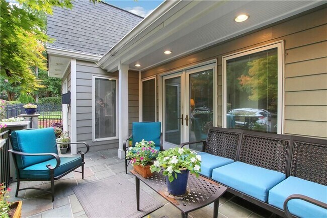 Photo - 925 Highland Terrace NE