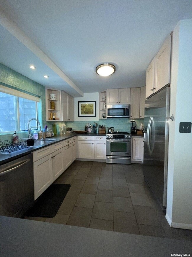 275 Wilmot Rd
