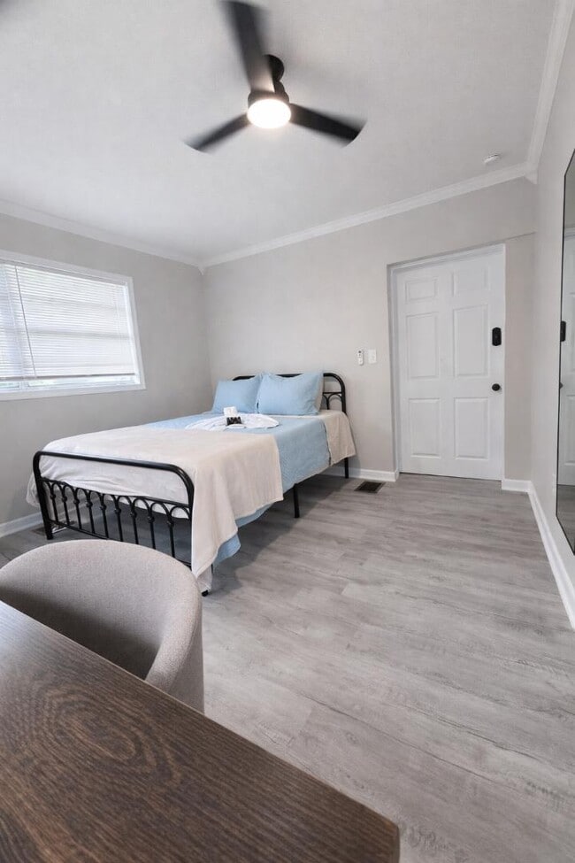 Photo - 807 Ave M SW