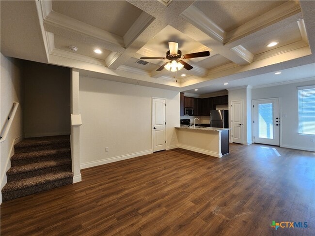 Photo - 326 Untermaier St