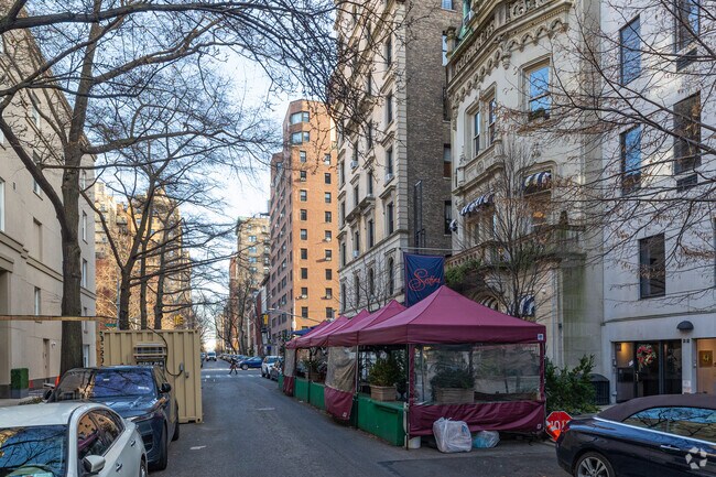 Photo - 24 E 81st St