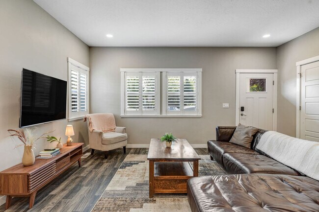 Photo - 1800 W Idaho St Unidad SI ID1324057P