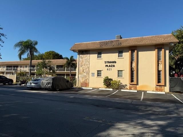 Building Photo - 421 NE 1st St Unit 119