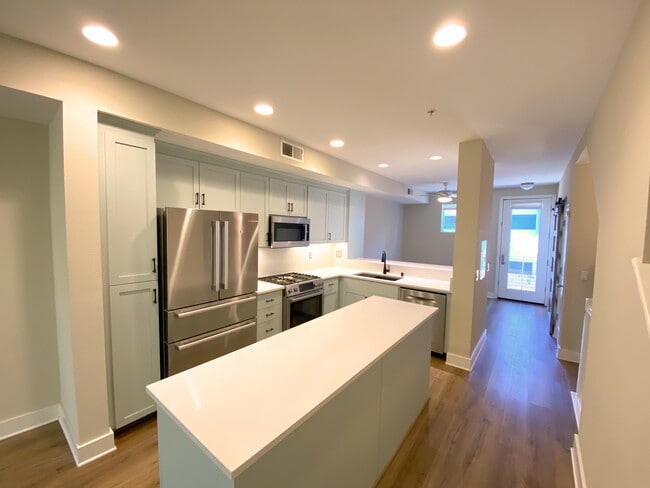 Building Photo - 310 City Center Dr