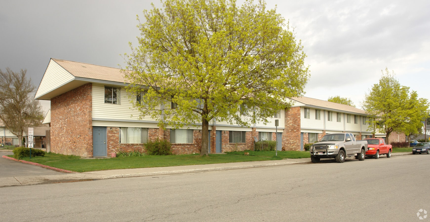 Lakeside Manor - Lakeside Manor Apartments