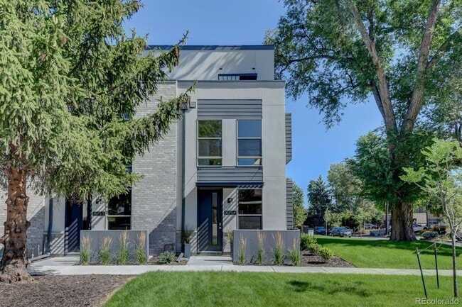 Building Photo - Cherry Creek Townhome - 4 Bed, 4 Bath, Detached Garage