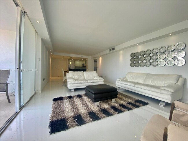 Photo - 3731 N Country Club Dr Unidad 623 Rental