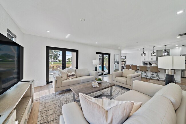 Photo - 1878 Lynton Cir