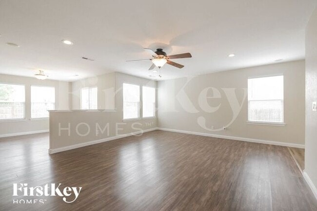 Photo - 892 Willow Dr