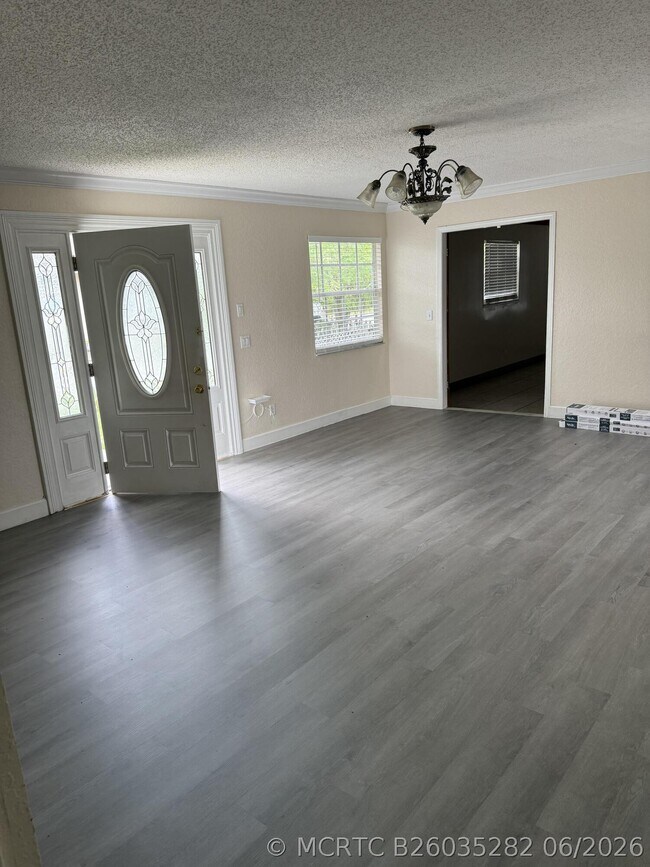4403 Anna Ln