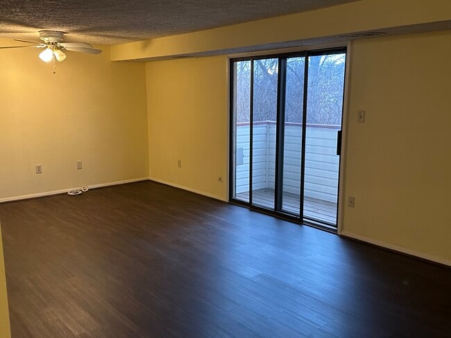 Living room - 19513 Gunners Branch Rd Unit F