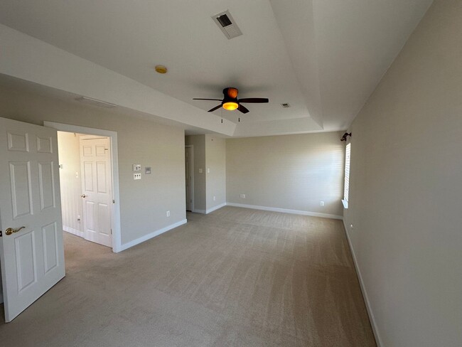 Photo - Lovely 4 bedroom townhome in Villages of F...
