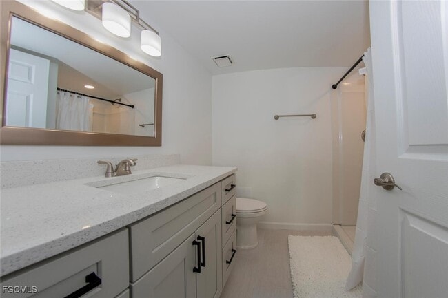 Building Photo - 16007 Davis Rd Unit 613