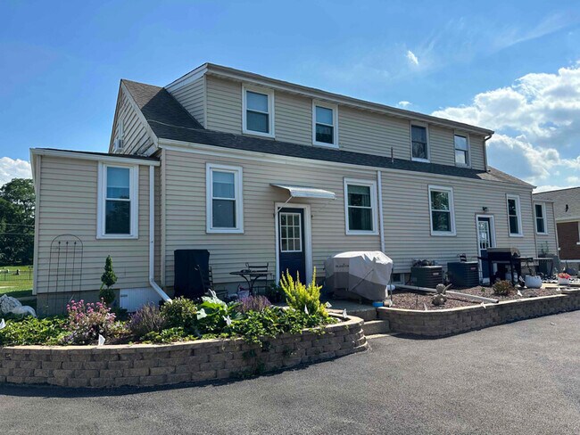 Photo - 1023 McCarthy Rd Unidad B