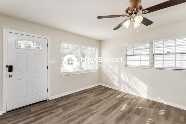 Photo - 3 Bedroom Pet-Friendly Home in Tampa, FL w...