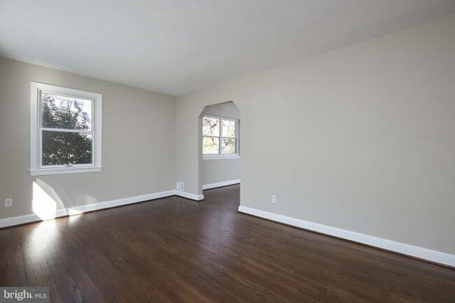 Photo - 221 Dale Dr