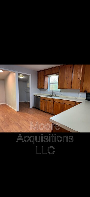 Photo - 810 W Day St