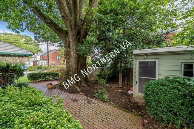 Photo - 2300 N Buchanan St