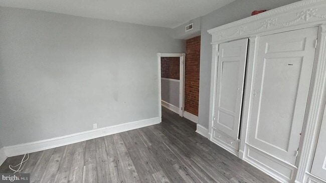 Photo - 3246 W Huntingdon St