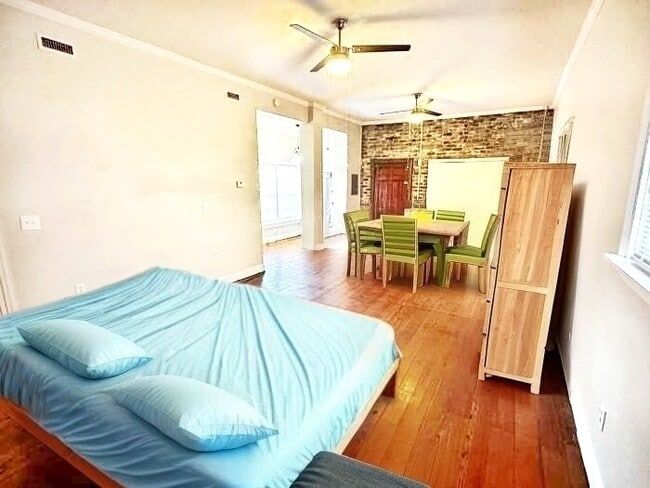 Photo - 201 Spring St