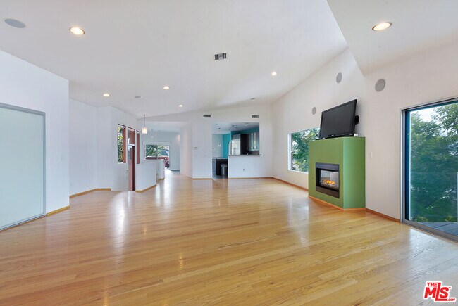 Photo - 2337 Baxter St