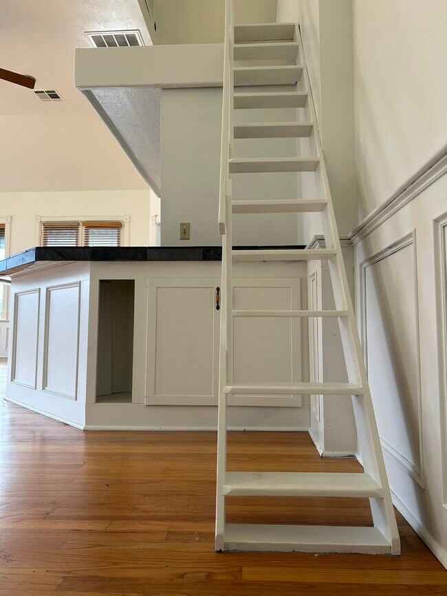 6016 Center St Unit A