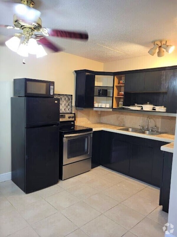 Building Photo - 1674 Louis Dr Unit APT