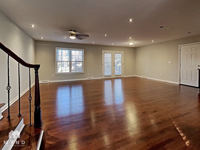 Photo - 6815 Saddle Ridge Rd