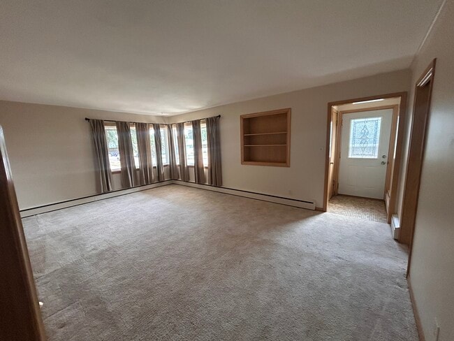 1422 E Avenue E Unit Upper unit