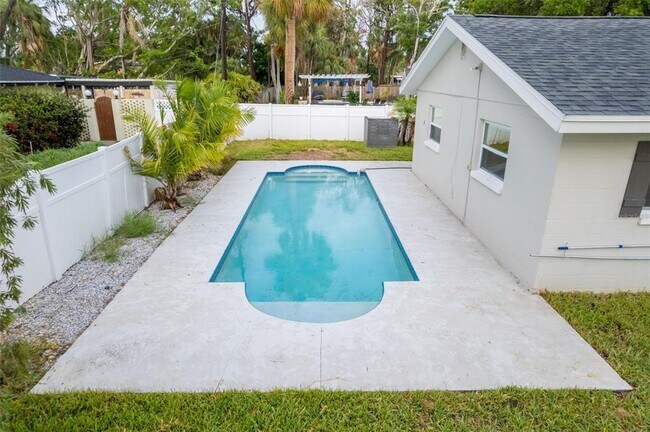 Photo - 5301 Venetian Blvd NE