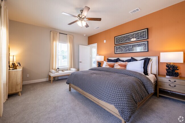 Photo - Live Rent-Free Up to 8 Weeks! Unidad CGL1