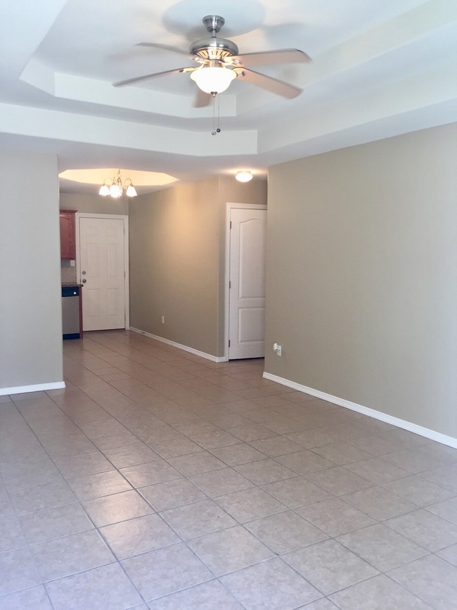 Dining area within kitchen! - 622 Horizon Peak Apartments Unit D