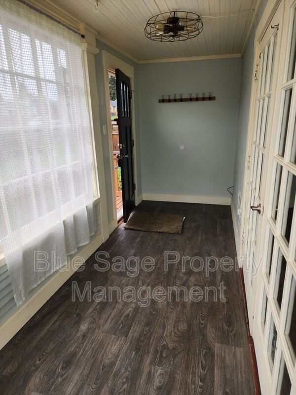 Photo - 1011 W 11th St