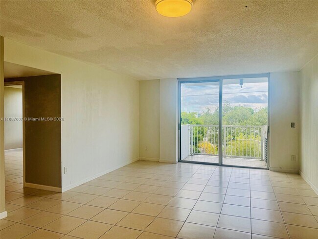 Photo - 2000 NE 135th St Unidad 403