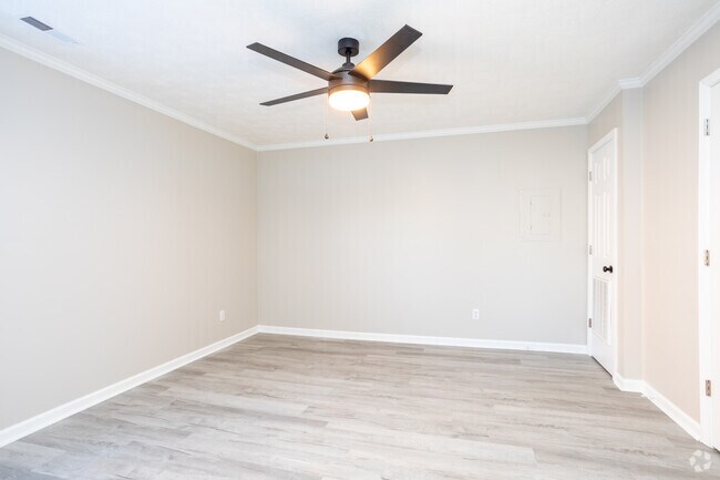 1BR, 1BA - 700SF - Bedroom